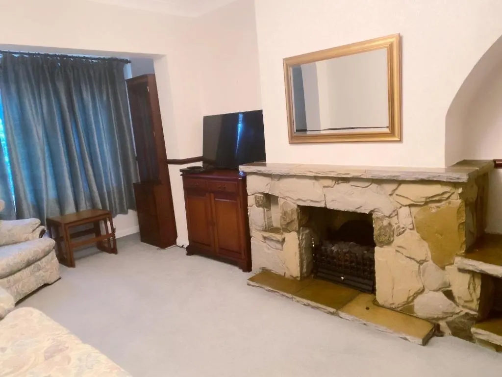 Bexleyhealth Town Center 5 Bedroom Luxurious Home Bexleyheath 0*,  United Kingdom