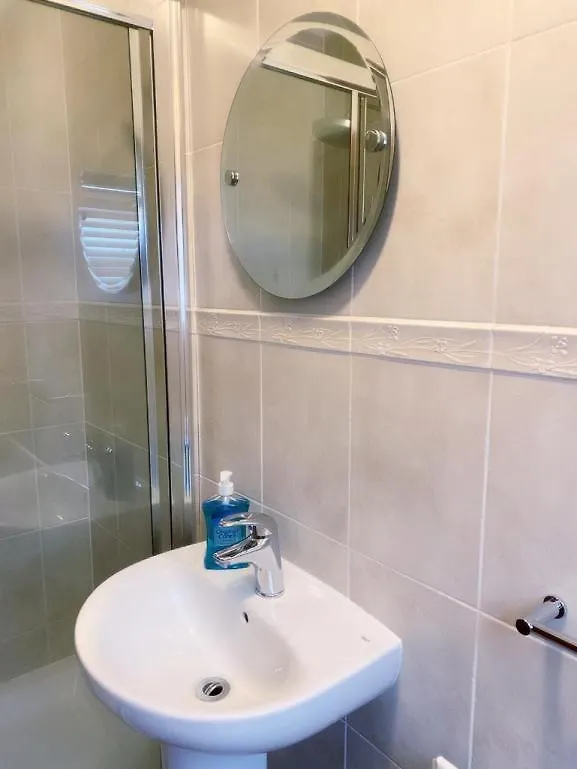 Bexleyhealth Town Center 5 Bedroom Luxurious Home Bexleyheath 0*,
